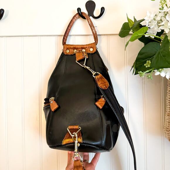 Belle Rose Leather Bucket Bag with Handle And Strap - Picture 6 of 13